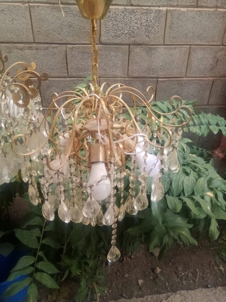 Продам люстры