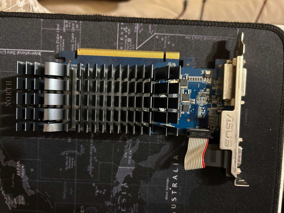 Видеокарта: ASUS GeForce 210 Silent (работеща)