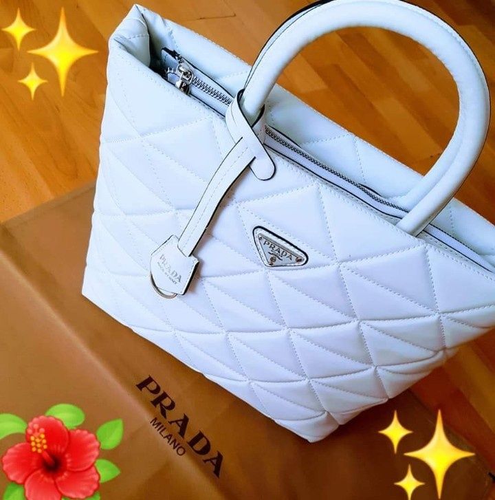 Geanta Prada new model, logo metalic, import Italia