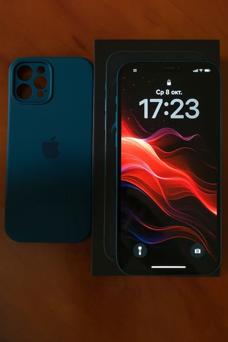 Продам Iphone 12 Pro 128гб коробка и чехол