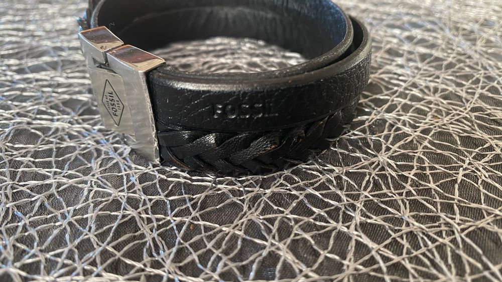 Fossil кожена гривна