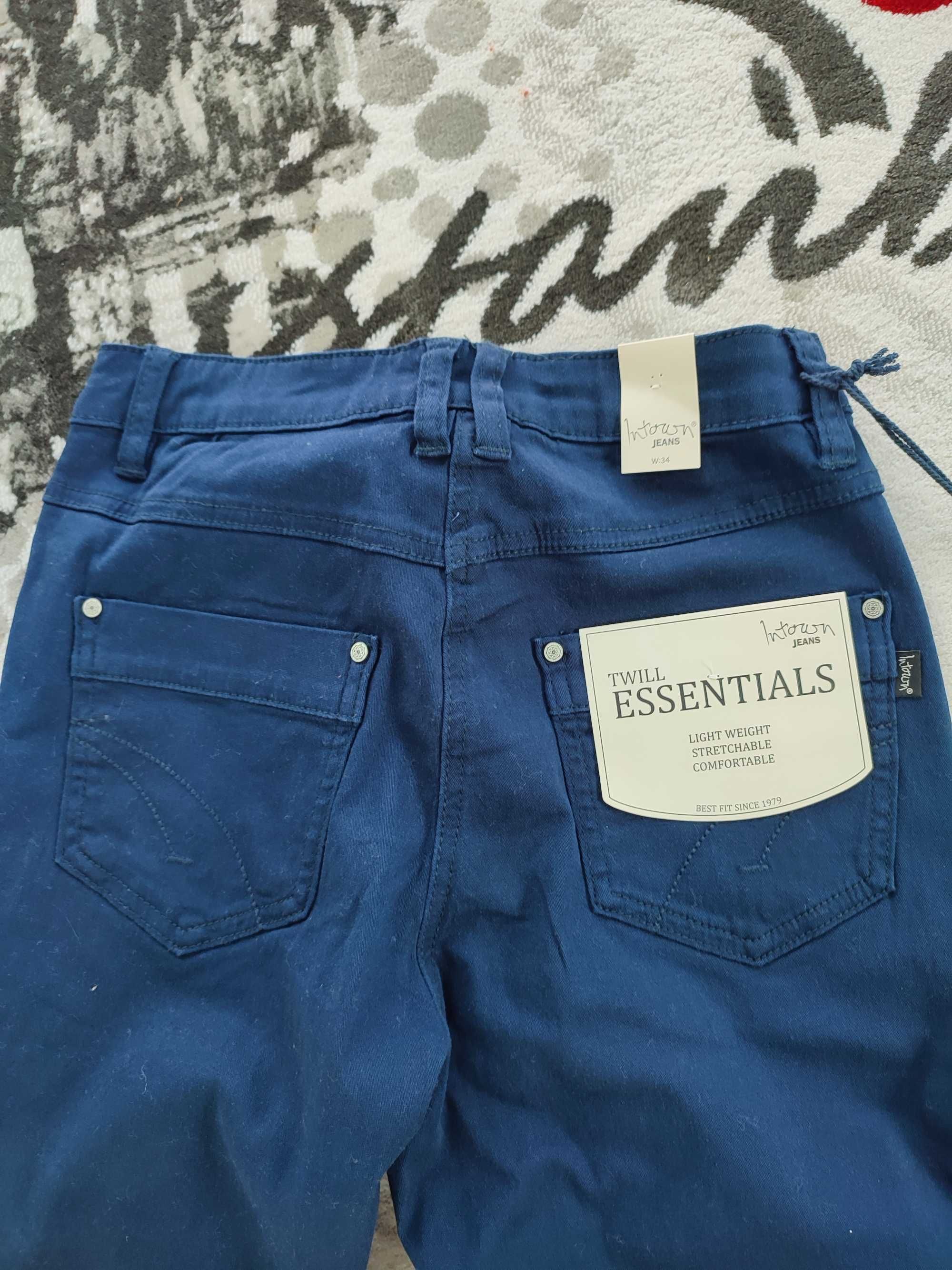 Pantaloni denim nou