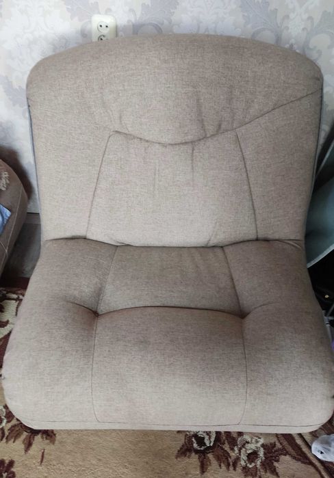 2 кресла б/у. 15000 за 1