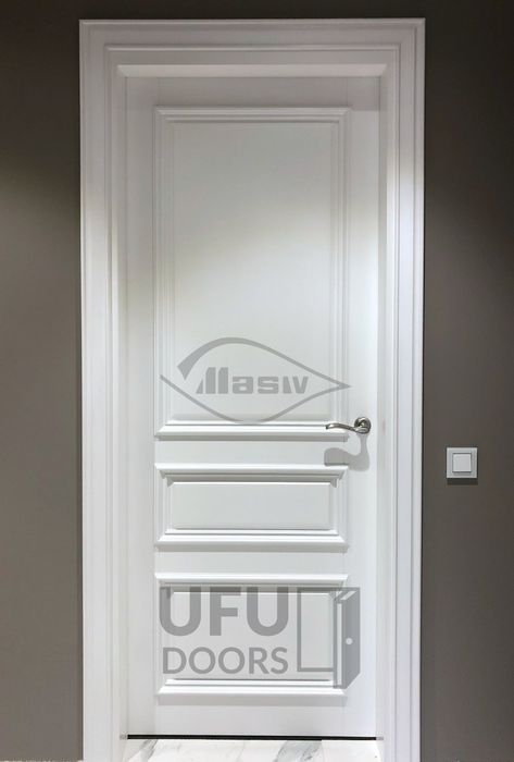 Usi pentru casa, lemn stratificat său masiv