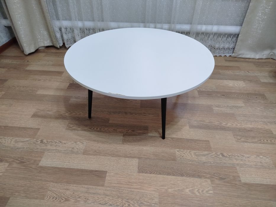 Продам журнальный столик 90*42