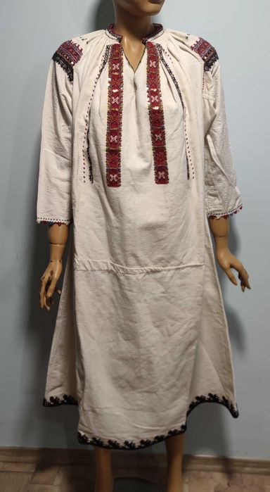 Продавам дамска риза за хърцойска носия