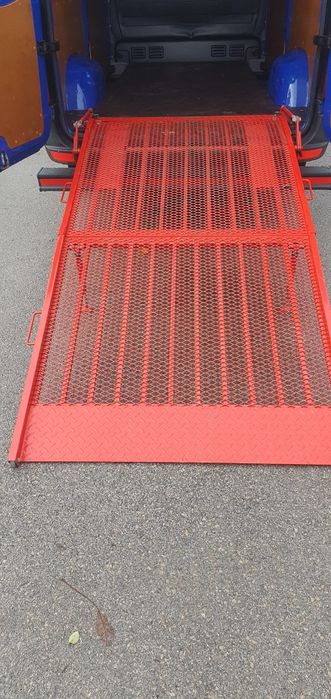 Подвижна рампа за бус