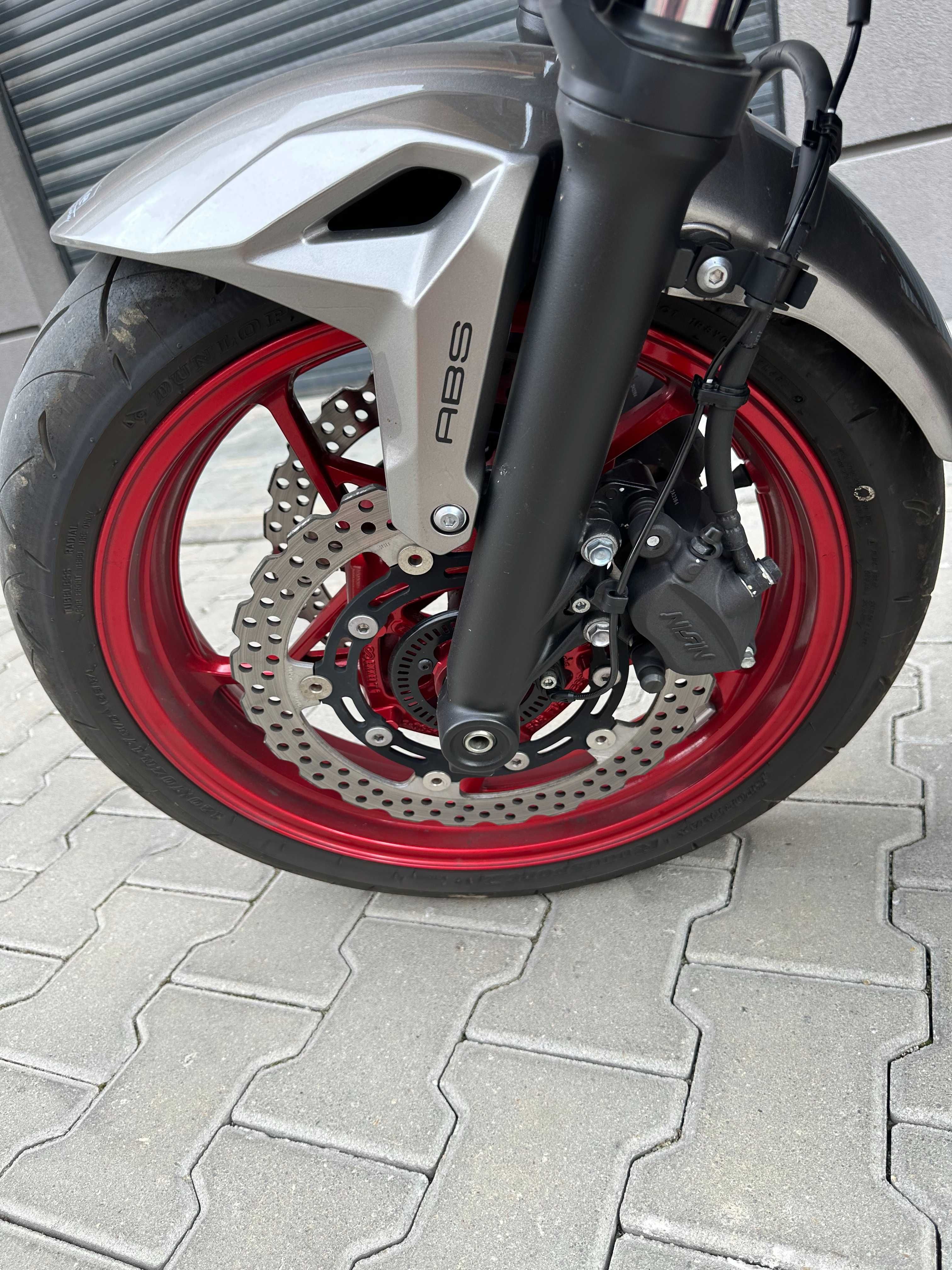 Продавам Kawasaki Z650