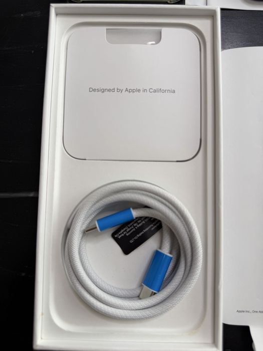 Iphone 15 PRO MAX 256 + документ за покупка и подарък