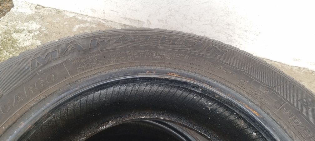 Vând anvelope 215/65 R16C