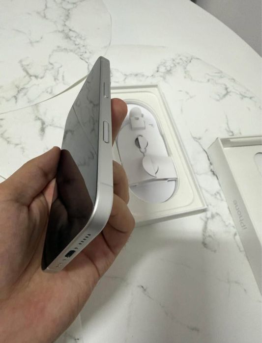 Vand iphone 16  Arata ca nou