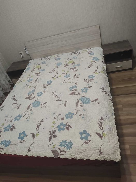 Спалня -140/200 със Матрак и 2броя нощни Шкафчета