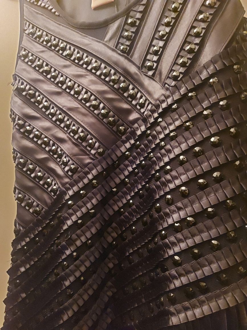 Rochie de club texturată asimetrică, cu franjuri și pietricele