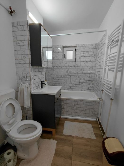 Apartament de vânzare 3 camere decomamdate