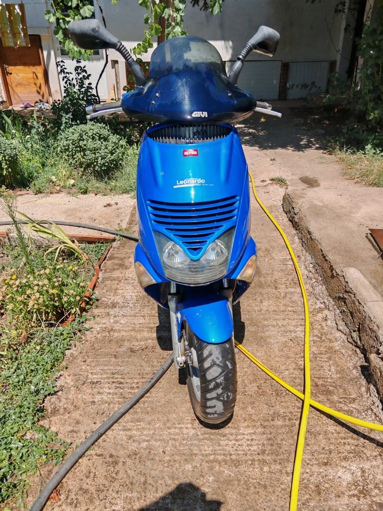 Скутер Aprilia 125