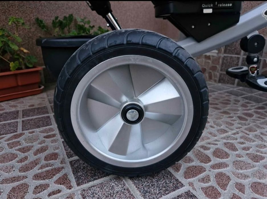 Триколка "Lorelli", в отлично състояние!