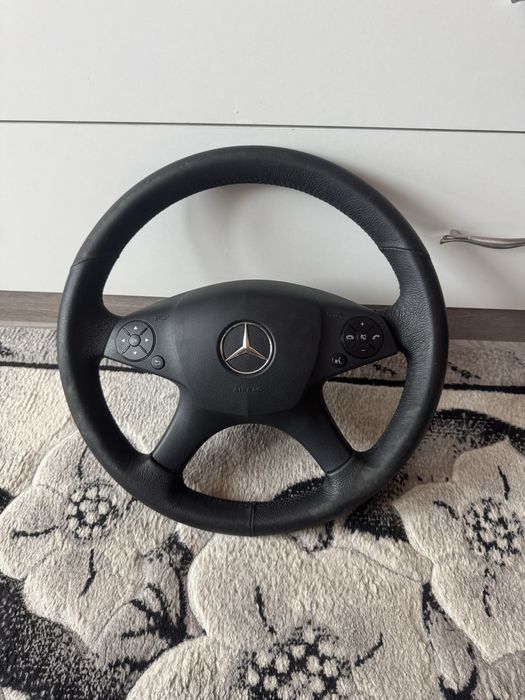 Оригинален волан Мерцедес W204