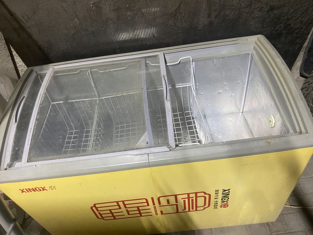 Продам морозильник в среднем состоянии.