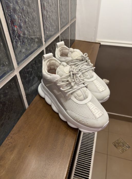 versace chain reaction