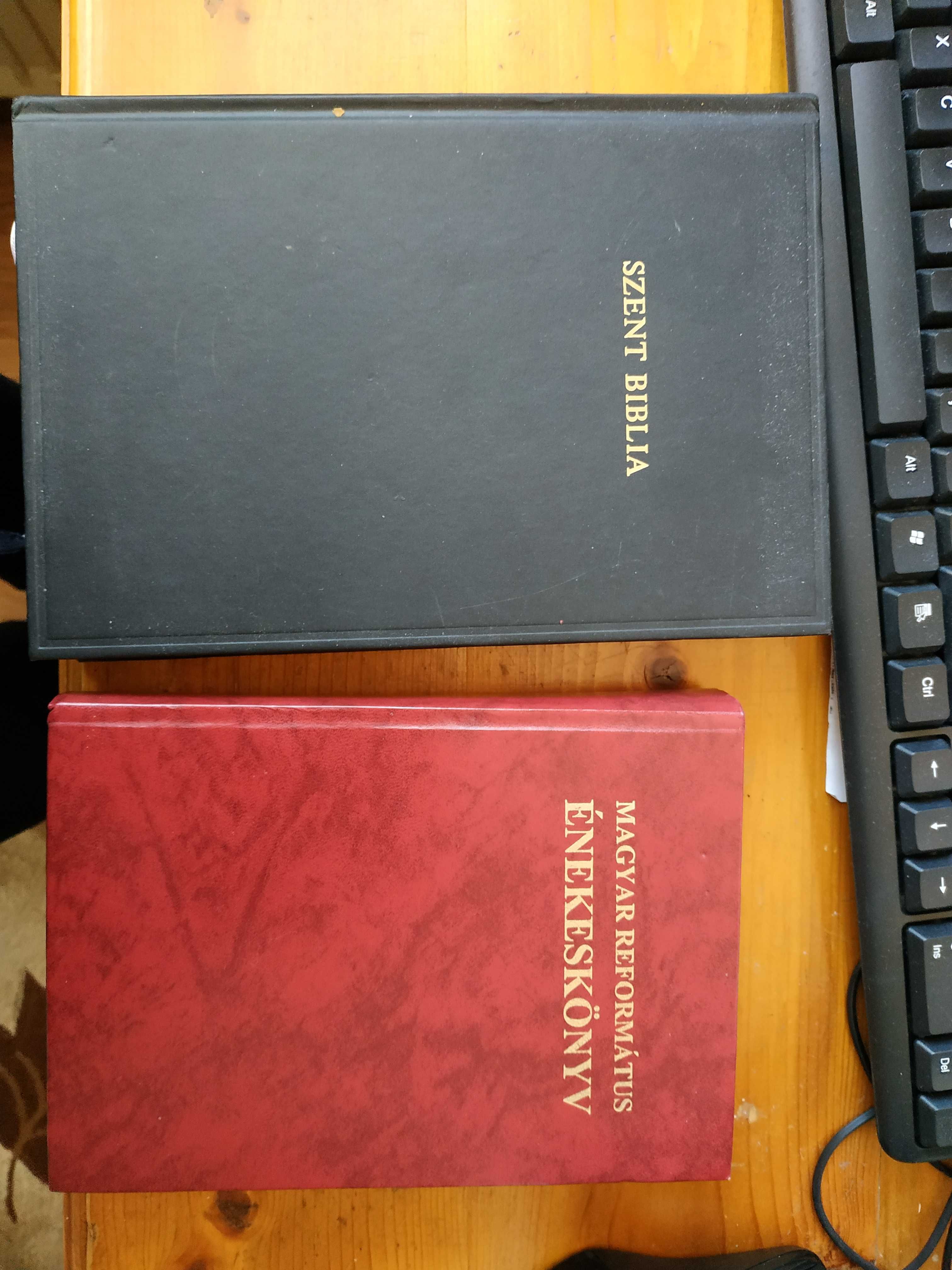 biblia reformată și carte de cântece în limba maghiară