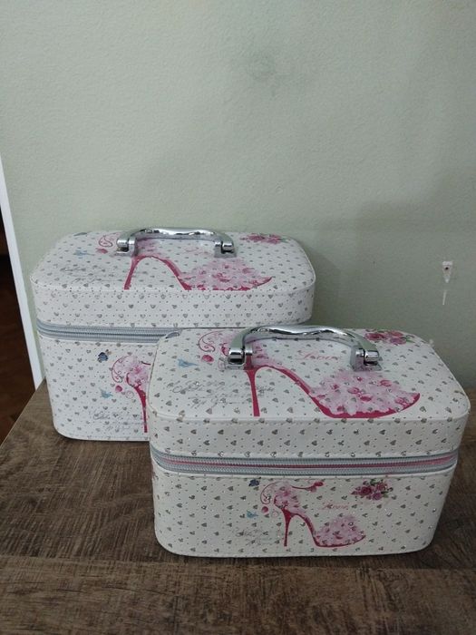 Комплект от две козметични чанти