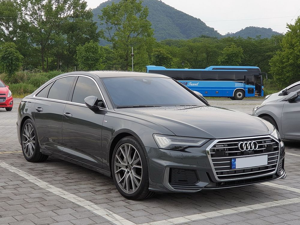 Части за ауди А6 ц8 / Audi A6 C8   заден капак , калници