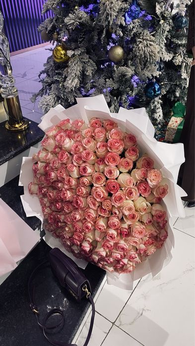 Шикарный букет роз, 151 штука