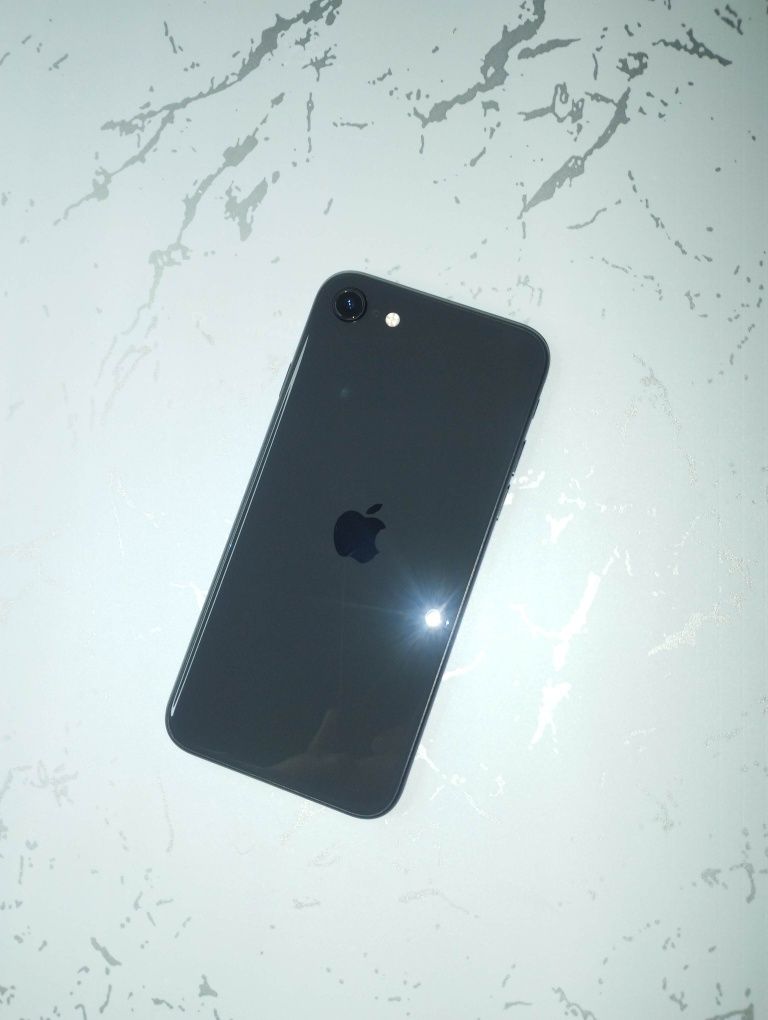 iPhone  SE  2020