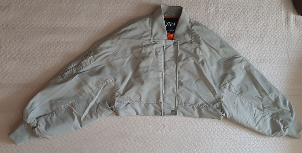 Geaca Zara marimea XS, over size,model scurt