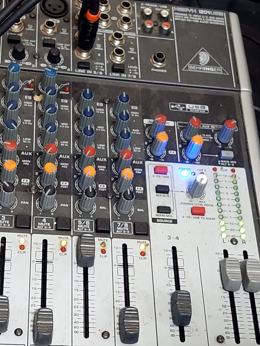 Mixer Behringer XENYX 1204USB

Mixer audio, 4 intrari microfon cu 48V
