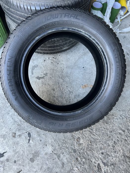 2 anvelope de iarna 205/55/16 Vredestein 8 mm!
