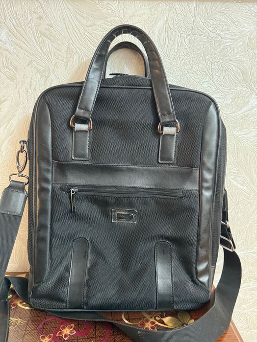 Сумка для ноутбука вертикальный, можно даже на учебу