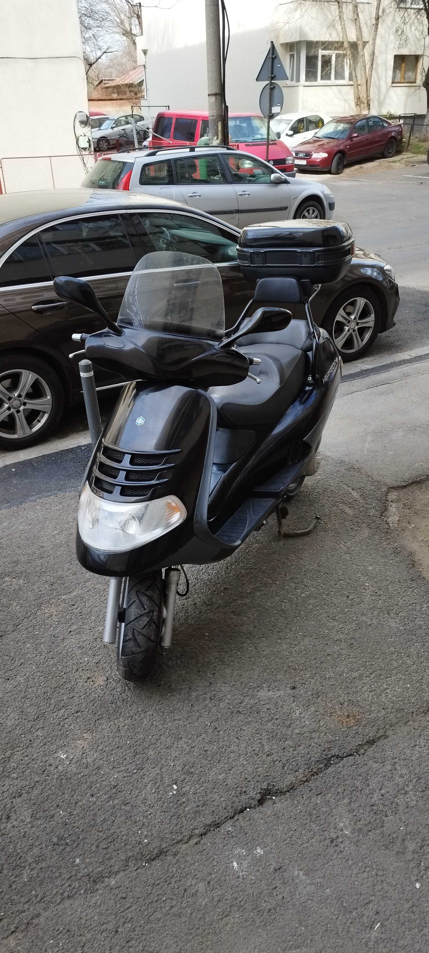 De vanzare maxiscuter PIAGGIO Hexagon 180cc