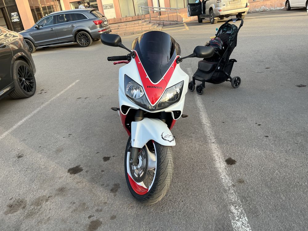 Продам мотоцикл Honda CBR 600 F4i, 2005 год выпуска.