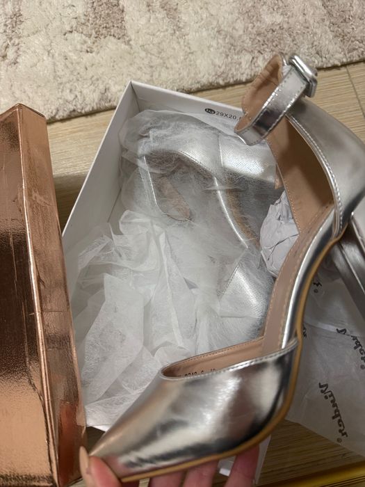 Чисто нови обувки