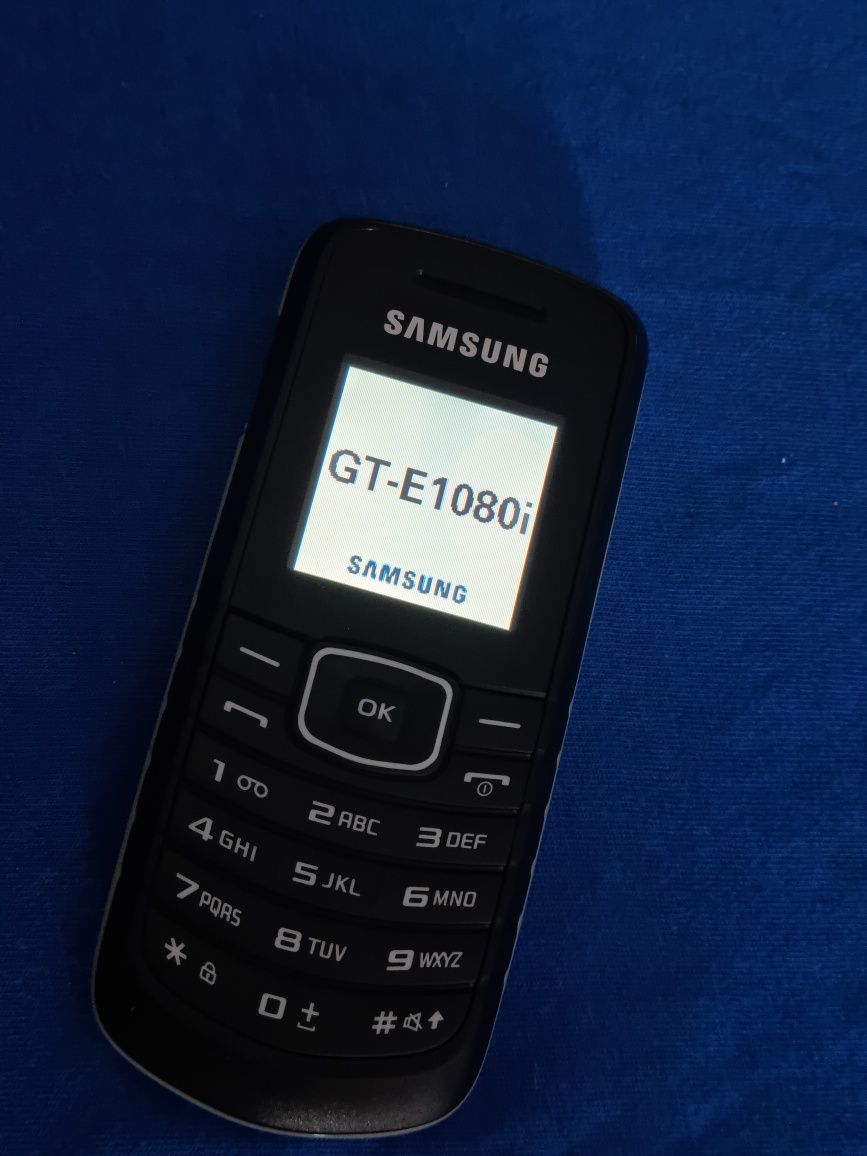 Telefon cu butoane GT- E1080i cu incarcator original.