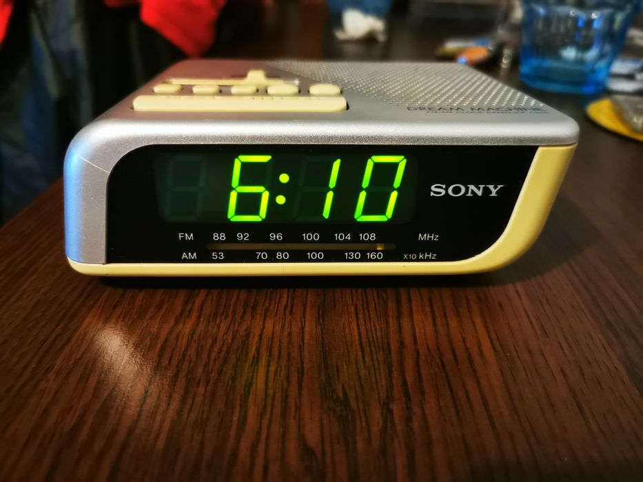 Radio cu ceas Sony