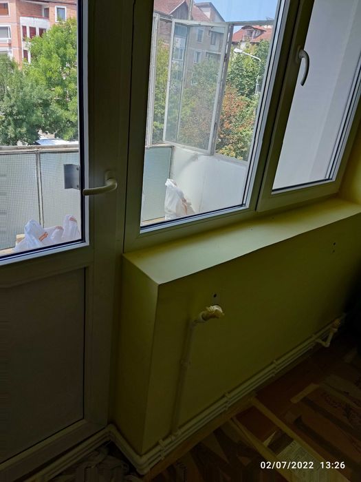 Vînd giam și ușa de termopan nemțesc pentru intrarea în balcon.sep