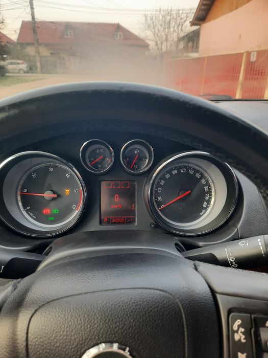 Vând Opel insigniaNumar de usi: 5