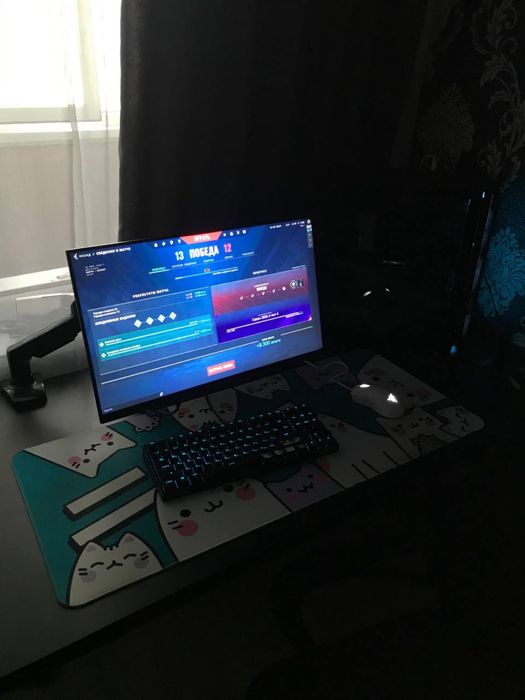 Стол компьютерный.