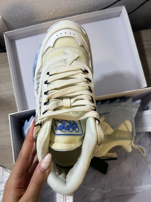 Vând adidași off-white  odsy marble