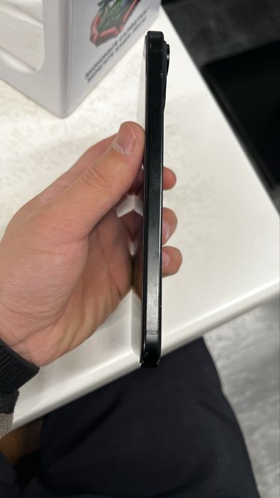 Айфон 15+  в ремонте не был