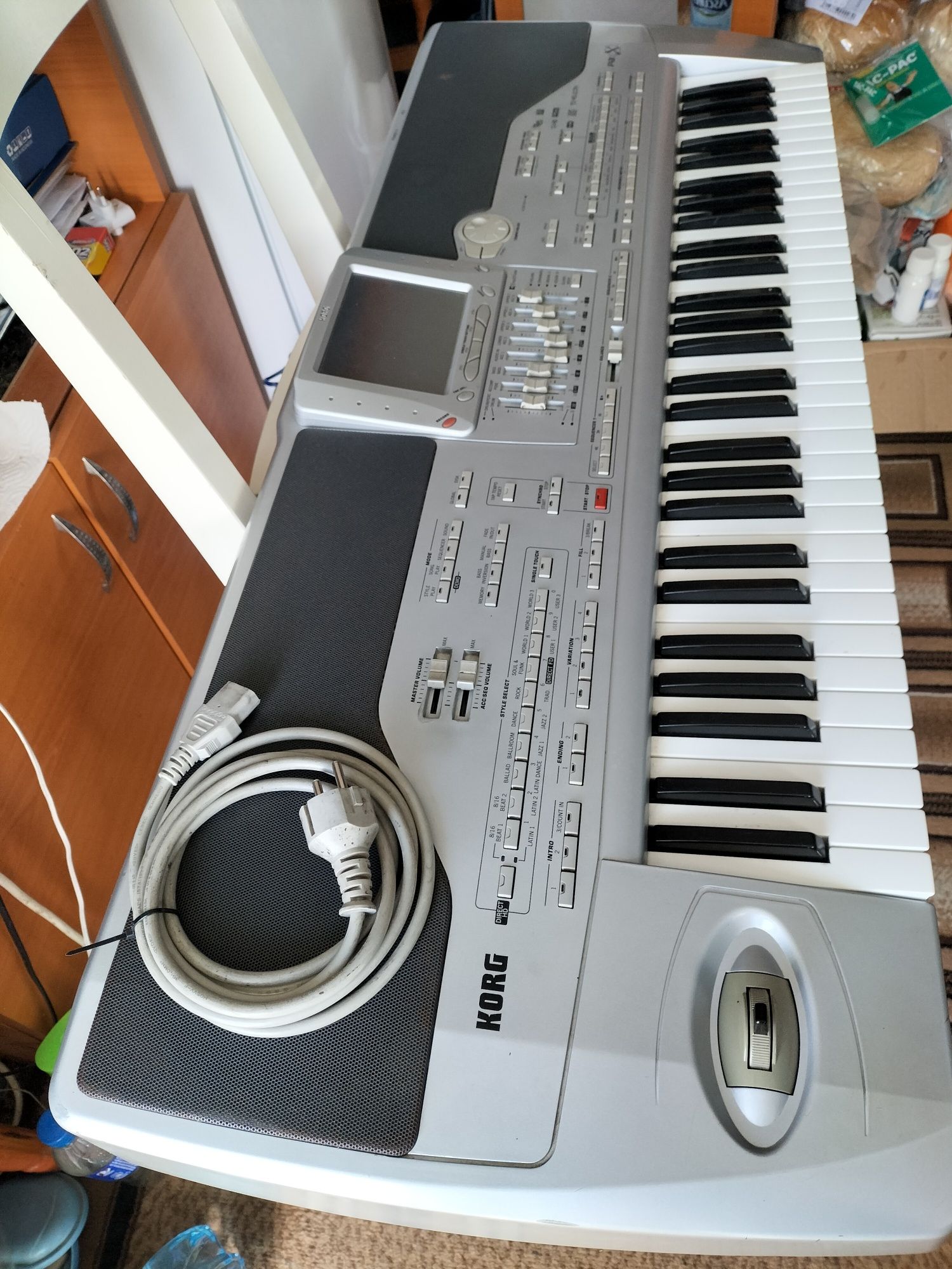 Vând sau Schimb Korg pa 1x. Stare buna de funcționare.