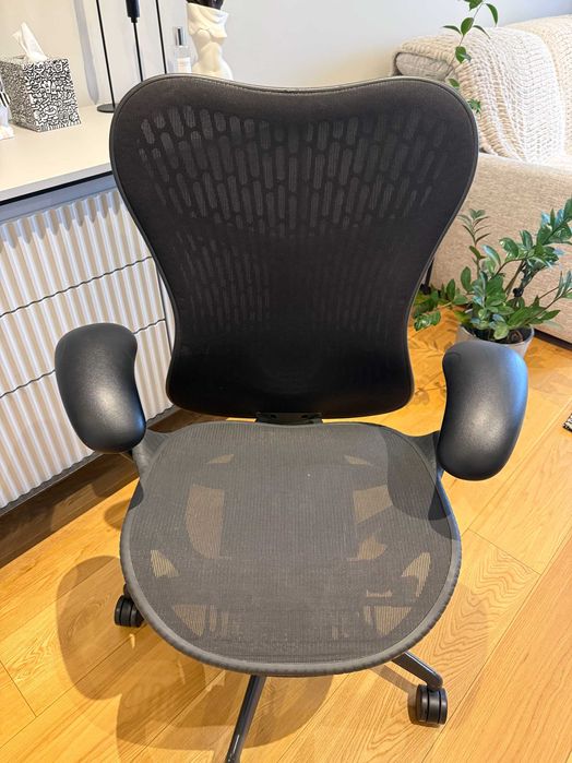 Herman Miller Mirra 2 (Fully Loaded) Офис Стол - Изключително Запазен!