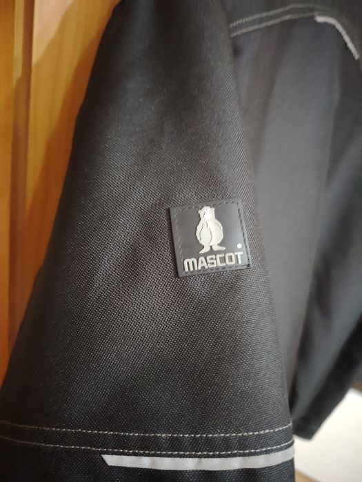 Vînd geaca iarna bărbați Mascot  mărimea L nouă!