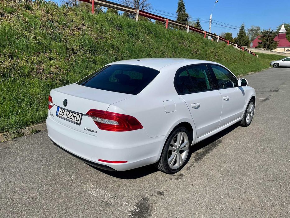 Vând Skoda Superb II