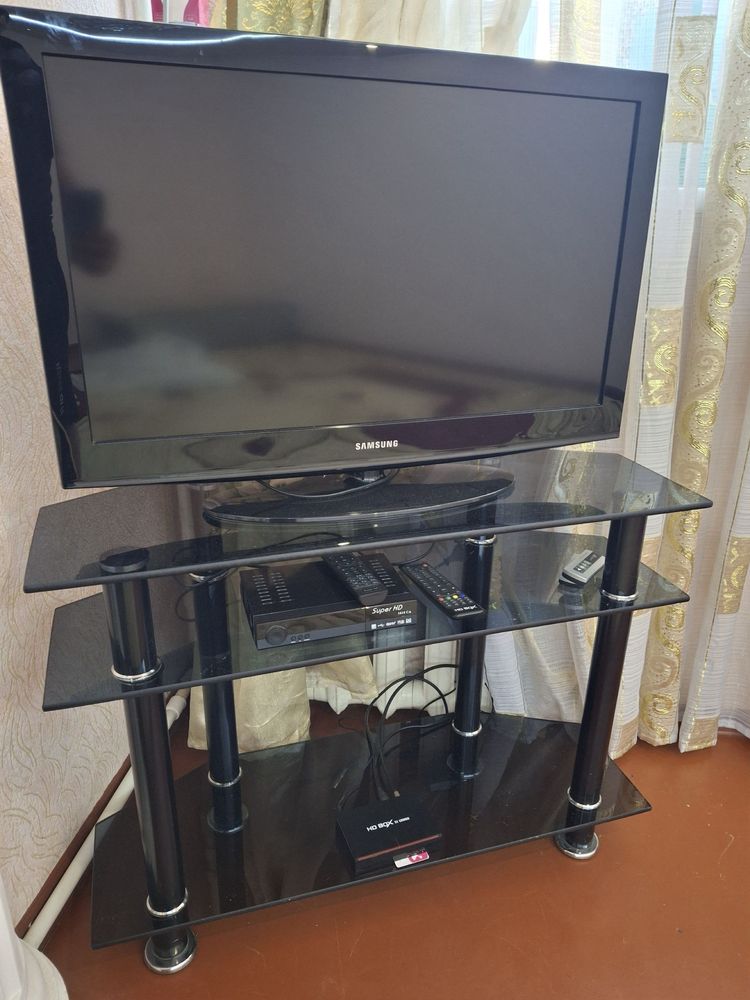 Televizor 32  va pastavka sotiladi