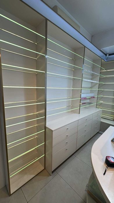 Vând mobilier farmacie complet – stare excelentă