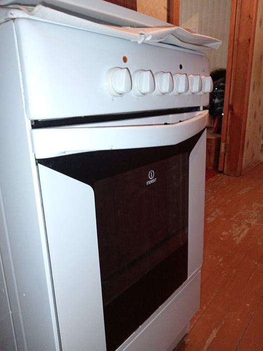 Продам электроплиту Indesit
