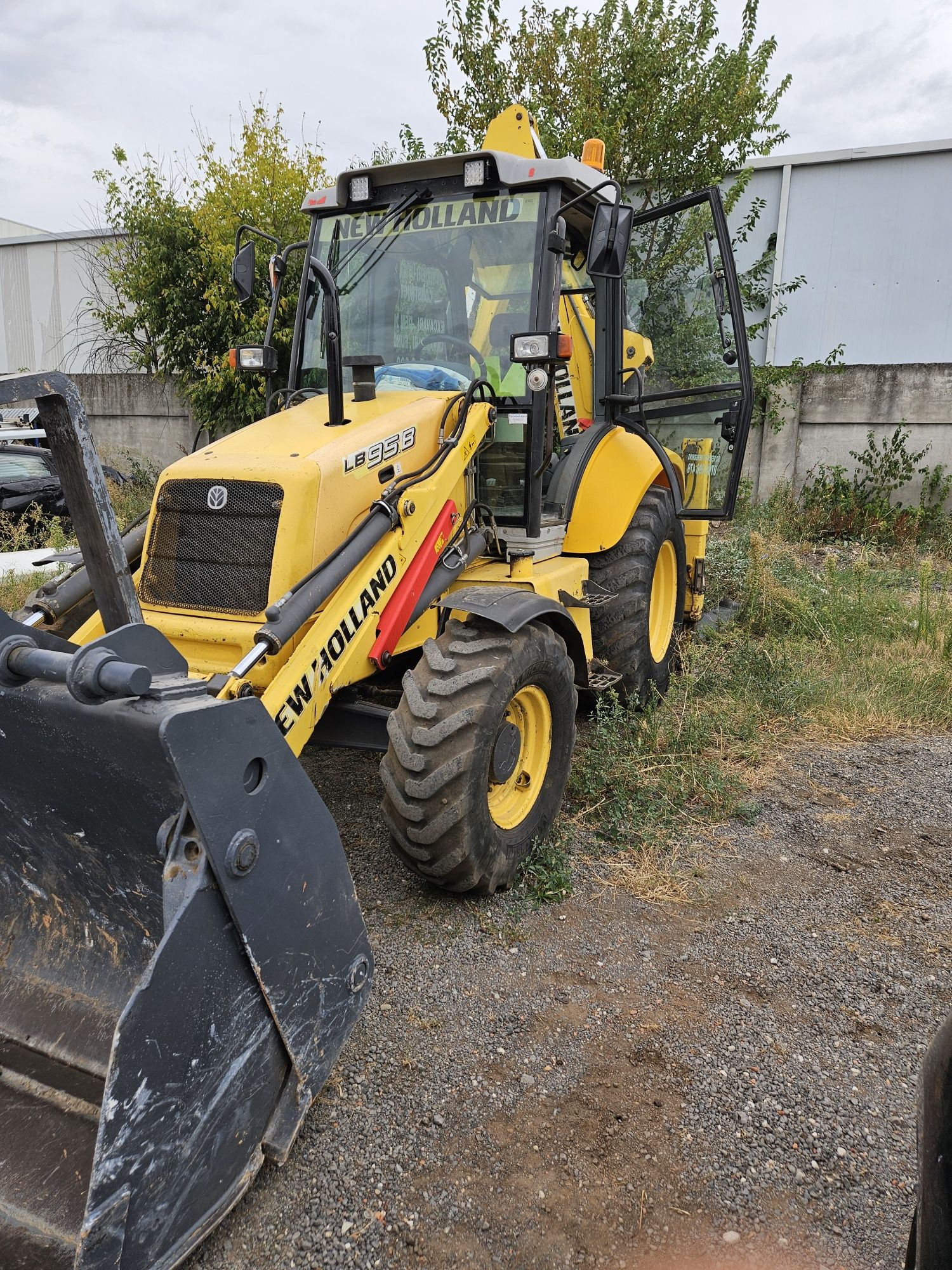 Buldoexcavator de închiriat